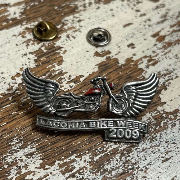 2009 Laconia, New Hampshire NH Bike Motorcycle Week Pin Lapel - Picture 1 of 6